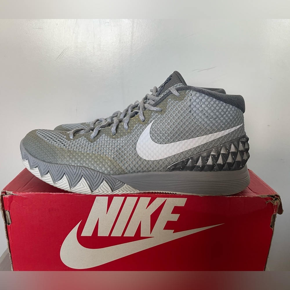 Nike Kyrie 1 Wolf Grey men’s size 10, basketball shoe